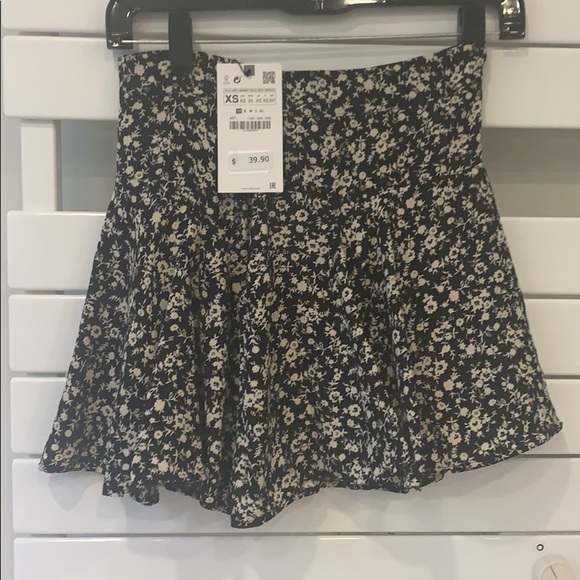 Zara Pants - Zara NWT shorts
